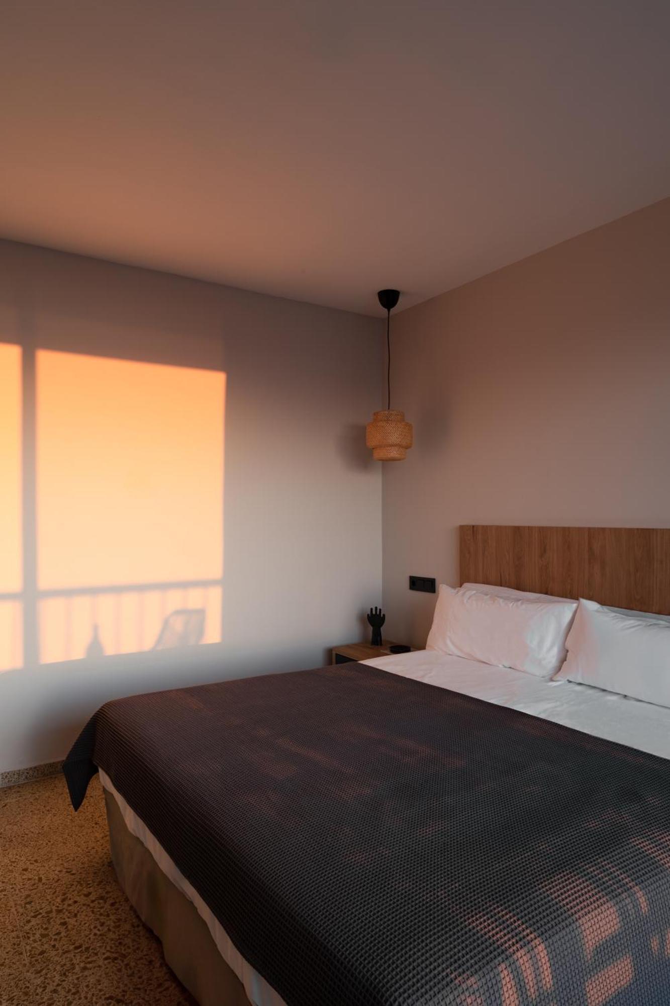 Habitación Doble con vistas parciales al mar o a la piscina (1 adulto)